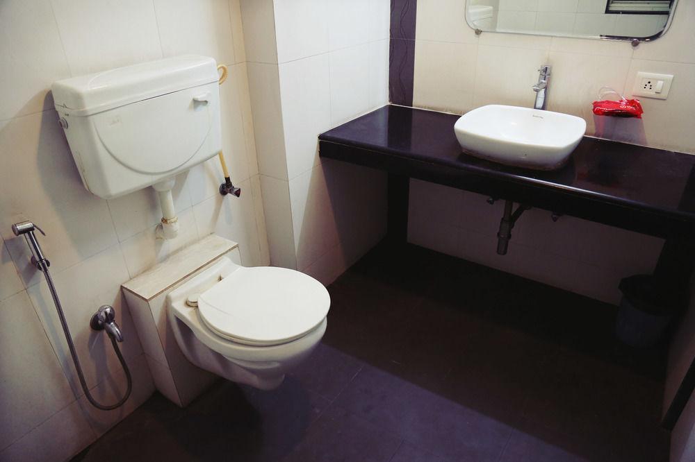 Oyo Rooms Yerwada Chowk 푸네 외부 사진
